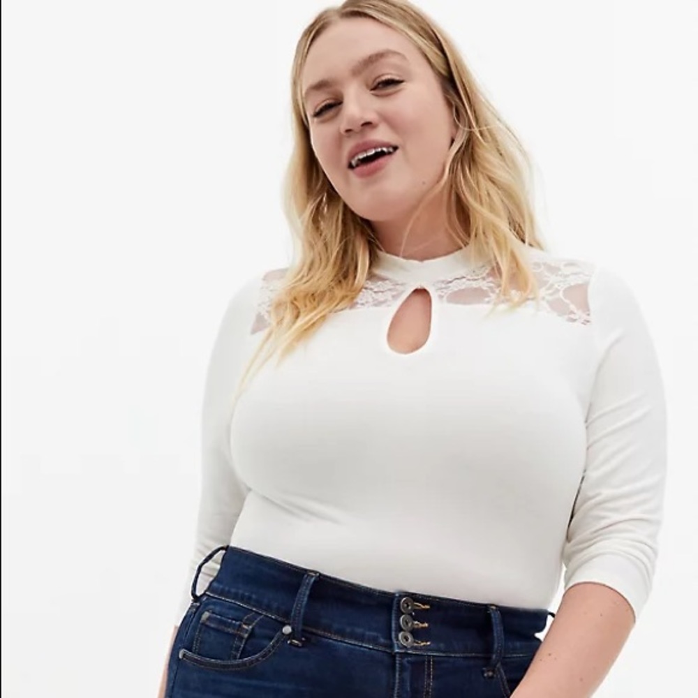 BNWT TORRID SUPER SOFT&LACE KEYHOLE MOCK NECK TOP